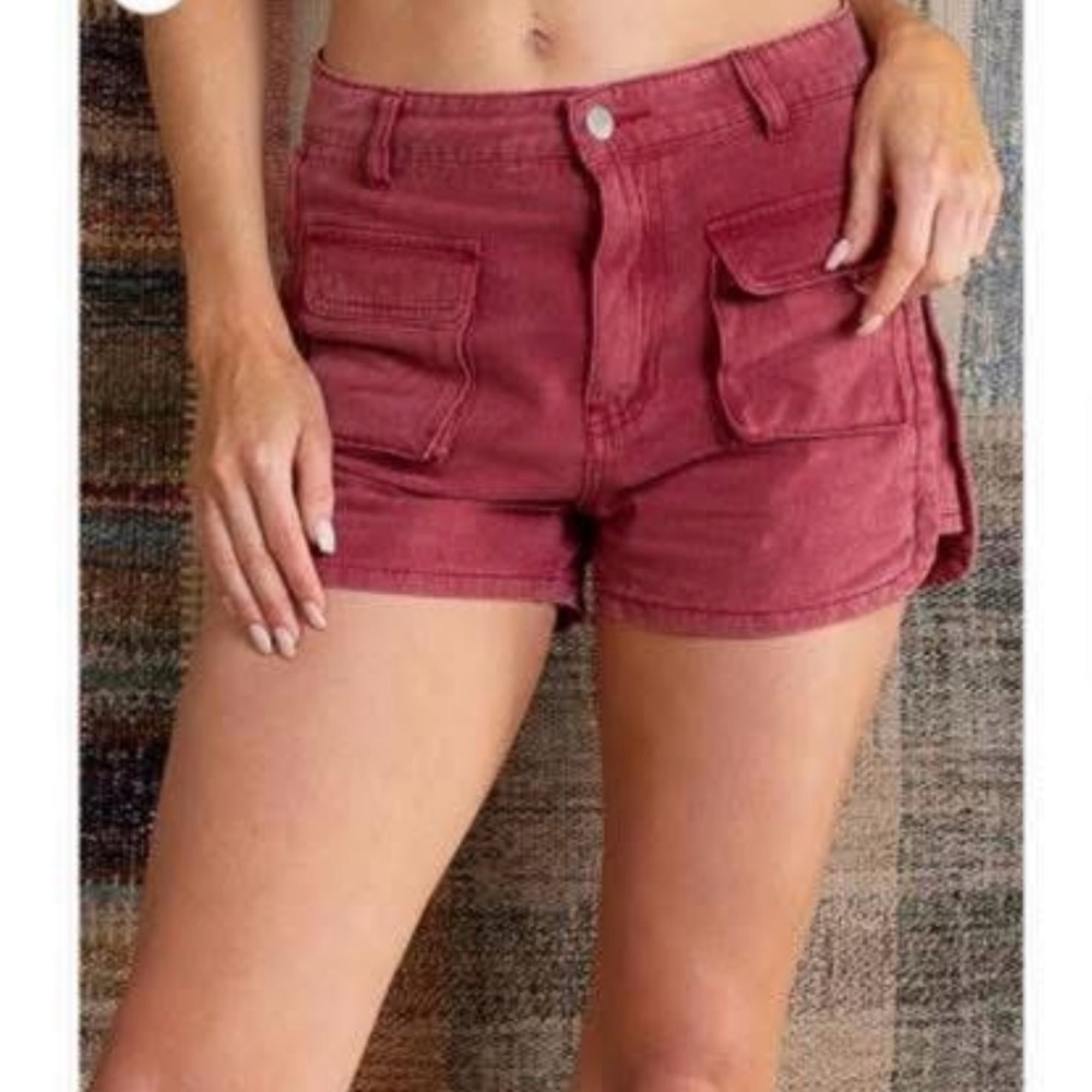 NWOT POL WOMENS SHORTS - SMALL